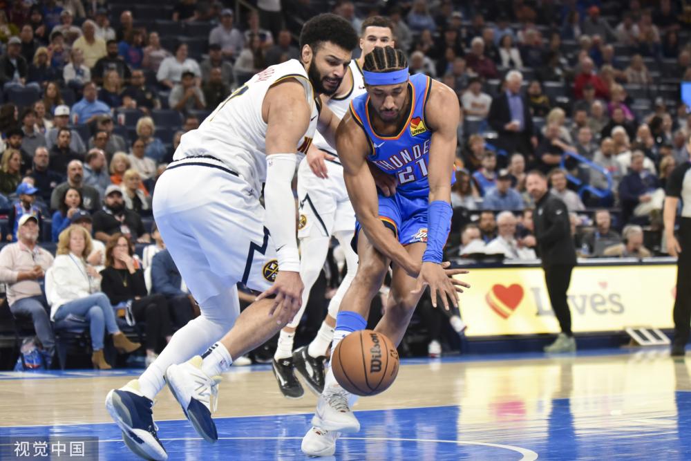 球迷们不禁 球迷们不禁