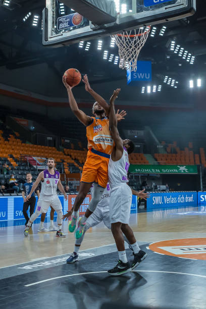 在裁判响哨 在裁判响哨